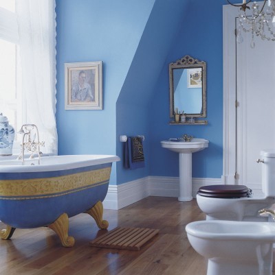 8 bagni, 8 tonalità diverse di blu