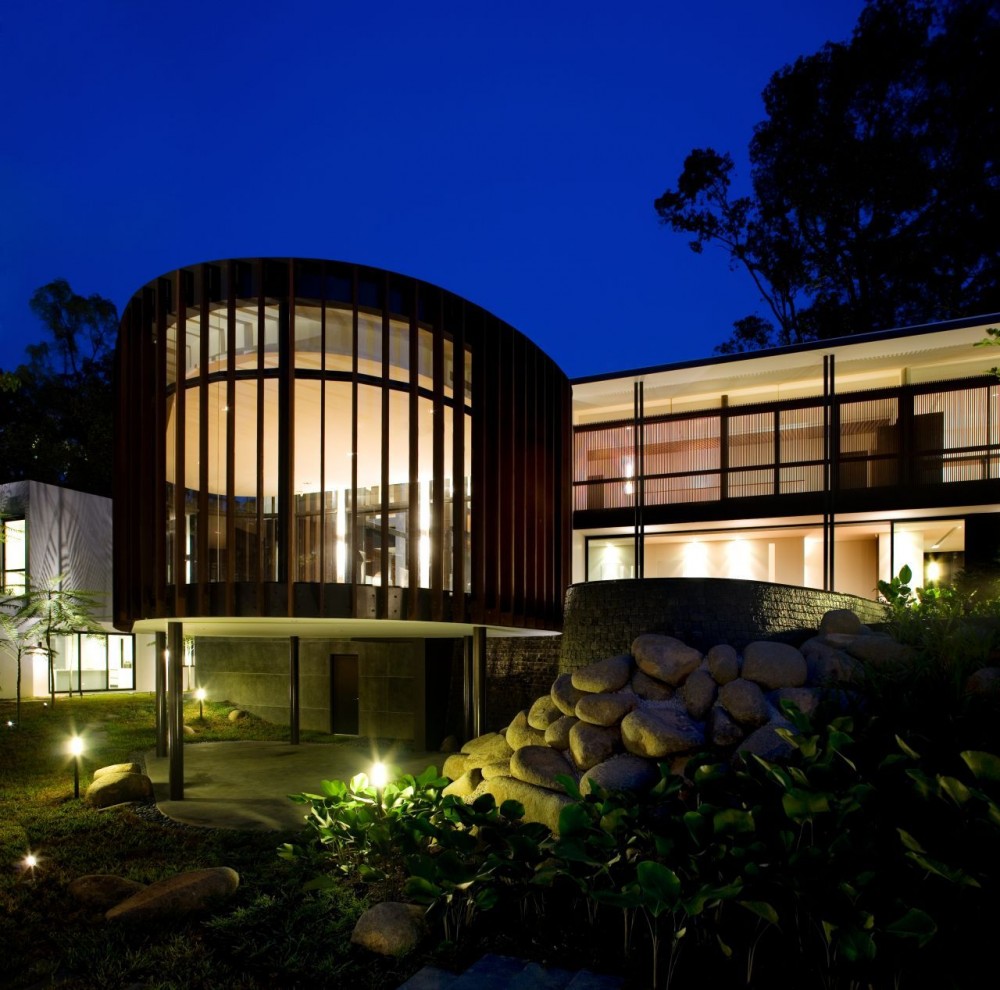 Casa moderna in armonia con il paesaggio naturale22