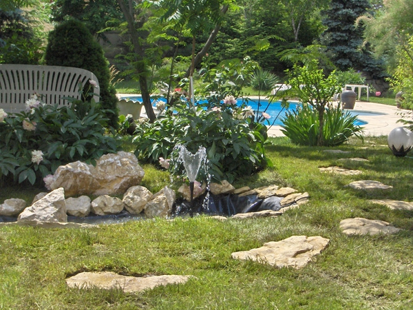 Un giardino rilassante,con legno e pietra4