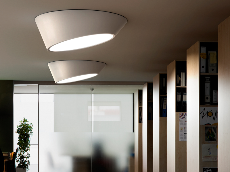 Lampade a Soffitto che Offre una Distribuzione Uniforme della Luce 1