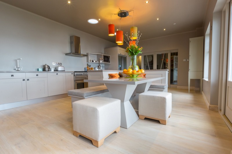 Cucina su misura con vista elegante idee pratiche Cucine classiche a vista