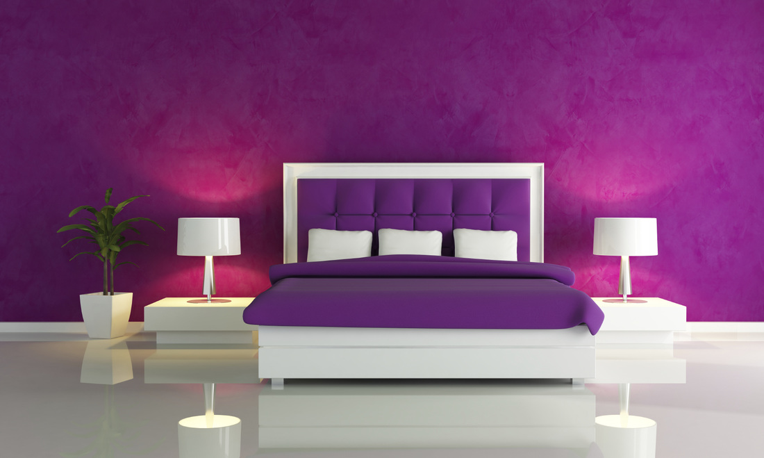 Camera da letto con pareti viola